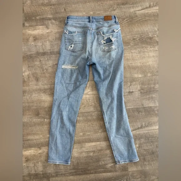 American Eagle distressed mom Jeans - Picture 3 of 4